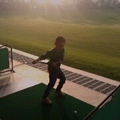 从小就打高尔夫