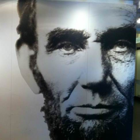 萨莫耶夫: 通过深港通和沪港通北上资金持股数